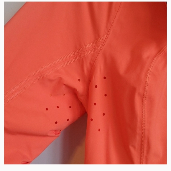 Rare Lululemon Run In Rain Jacket - size 2 - Picture 12 of 12